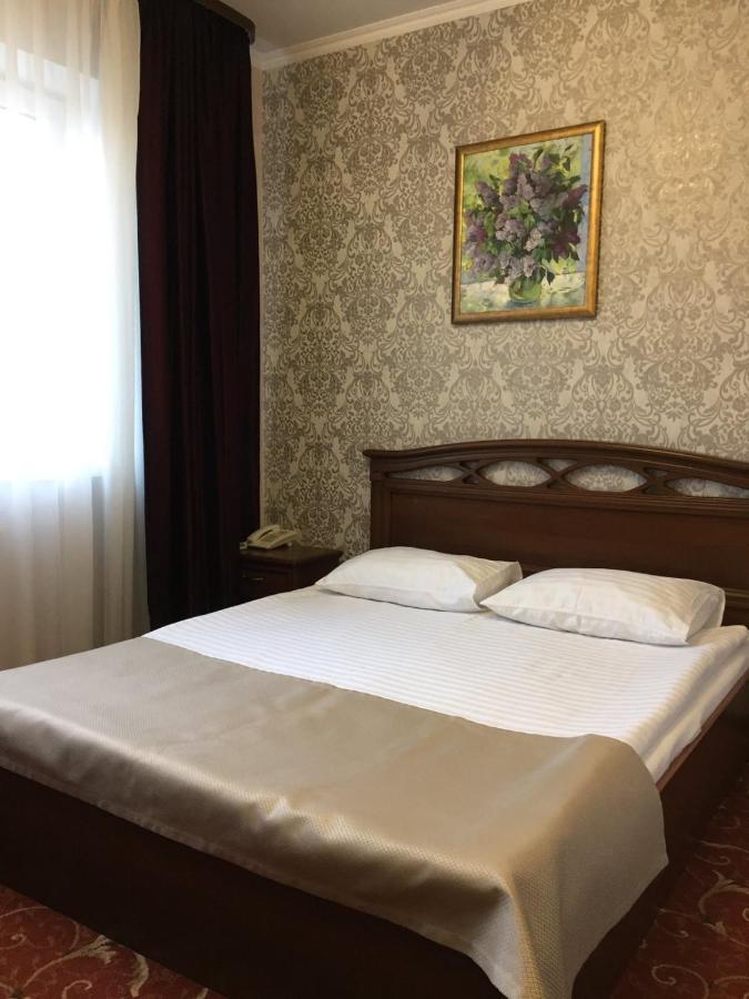 Hotel-Restaurant Lyube Plus Khmelʼnytsʼkyy Kültér fotó