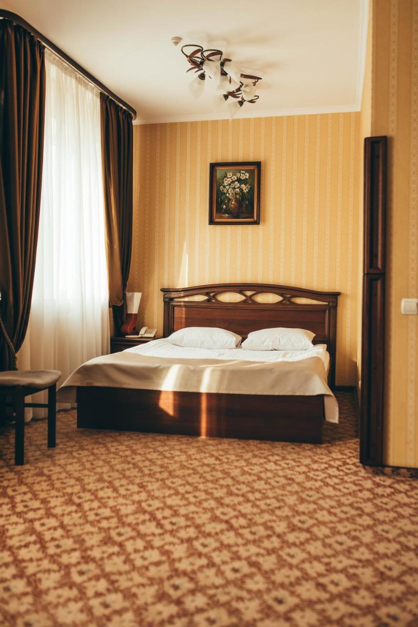 Hotel-Restaurant Lyube Plus Khmelʼnytsʼkyy Kültér fotó