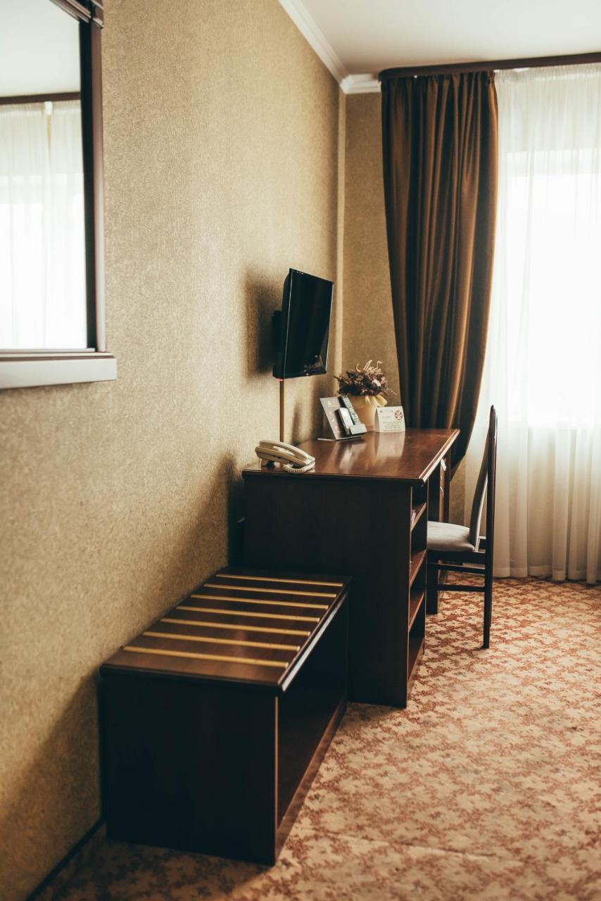 Hotel-Restaurant Lyube Plus Khmelʼnytsʼkyy Kültér fotó